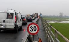 La protesta: «Quando iniziano i lavori sul ponte Verdi?»