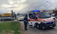 Paura in via Burla, travolto ciclista