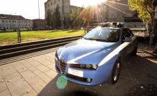 Prima la lite, poi le minacce al compagno: &laquo;Ti ammazzo&raquo;. E il coltello puntato al poliziotto