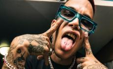 Sfera Ebbasta indagato per istigazione all'uso di droga