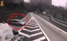 Fa inversione di marcia in autostrada a Genova: patente revocata per un 50enne - Video