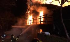 Vigili del fuoco ancora a Cozzano: il rogo ha distrutto l'abitazione, famiglia in salvo appena in tempo