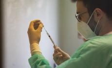 Dimezzata la fornitura di vaccini per Parma: solo 2.300 dosi