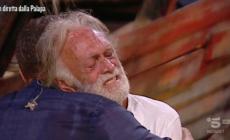 Corona gli dà del cornuto, Riccardo Fogli piange in diretta: rimossi capoprogetto e altri autori
