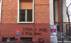 "Spara a Salvini" sui muri a Parma, il ministro: "Indignato per l'istigazione alla violenza, non mi fate paura"