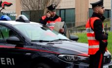 Rapinano un coetaneo con un coltello: due quindicenni nei guai