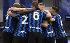 L'Inter stende la Juve e raggiunge il Milan. Per i bianconeri è buio pesto
