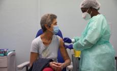 Il piano rallenta, stop alle prime dosi (eccetto nelle case protette)