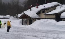 Lagdei e Prato Spilla: via la neve dai tetti delle strutture turistiche