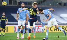 Fatale per l'ennesima volta il finale: la Lazio segna al 90' e batte un buon Parma 2-1 e va ai quarti