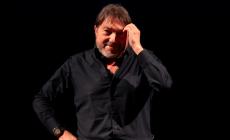 Sigfrido Ranucci fa il pieno al Paganini: &laquo;Sono un trapezista, in equilibrio tra favola e abisso&raquo;