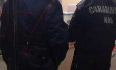 Bevande e prodotti da forno scaduti o senza tracciabilità: multa per una macelleria etnica