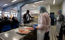 Allarme povert&agrave;, boom di accessi alla mensa Caritas