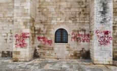 "Ti amo" sulla cattedrale di Trani, il sindaco: "Hai una fidanzata idiota"