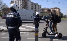 Monopattini elettrici e passeggeri dei bus: i nuovi osservati speciali della polizia locale