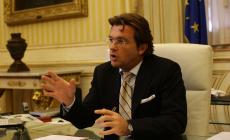 Vignali: "Abbiamo cambiato Parma". Il Pd "No al revisionismo". Lavagetto: "Due progetti diversi". FdI: "Guardiamo al futuro"