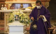 Lacrime e rombi di moto per l'ultimo saluto ad Angelo - Le foto 