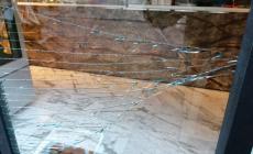 Ladro "goloso" di bottino tenta di entrare alla pasticceria di via Pisacane