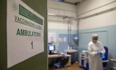 Vaccinazioni, dieci ambulatori aperti ogni giorno