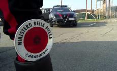 Bloccato mentre tenta di dare un altro pugno alla moglie: arrestato un 65enne