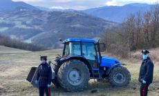 Esce da casa per fare legna, trovato morto nel trattore