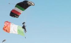 Befana col brivido.   Non si apre il paracadute: paura in cielo 