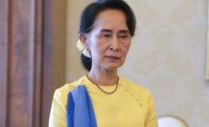 In piazza Garibaldi a Parma un flash mob per sostenere il popolo del Myanmar 