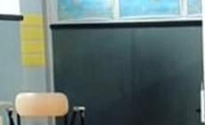 Maestro mette bimbo nero in un angolo: “Bambini, guardate quanto è brutto”.  Il ministro: avviate verifiche