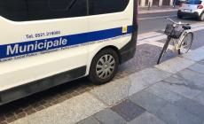 Incidente  con la bici in via D'Azeglio: grave una donna 