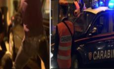 Picchiato dalla banda, inseguito e ferito col coltello per rapinarlo: c'è un denunciato