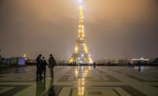La Tour Eiffel si rifà il trucco, torna il "giallo bruno"