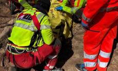 Incidente nel bosco: grave un motociclista 75enne recuperato dal Soccorso alpino