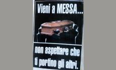 Manifesto choc in chiesa per attirare nuovi fedeli