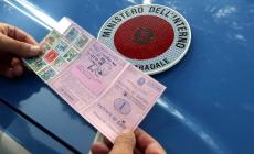 Il «sosia» ai quiz per la patente? Troppo vecchio. E il candidato finisce sotto accusa