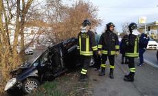 Auto fuori strada a Pontetaro: ferita una donna, illeso il bimbo con lei. Grave un motociclista a Berceto