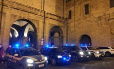 Controlli anti-Covid: locali promossi, ma centro molto affollato. E multa per 5 arrivati da fuori regione