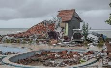  Tsunami, il bilancio si aggrava di  nuovo: 373 morti, 128 dispersi  e 1.459 feriti 