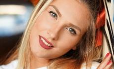 Stereo, pattini e maglietta: Giulia Guasti interpreta gli anni '80 negli scatti di Fabrizio Effedueotto 