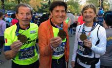 A 73 anni Gianni Morandi conclude la Maratona di New York: "Ho preso la medaglia!" 