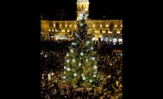 In piazza  «È Natale A-Mici-Cani» 