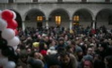 Via D'Azeglio invasa per l'apertura di un negozio cult per i giovani