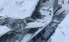 Il palaghiaccio di Vipiteno crolla sotto la neve
