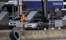 I Gilet gialli francesi bloccano la frontiera con l'Italia 