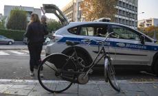 Scontro auto-bici in viale Piacenza: un ferito