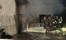 Viarolo, fiamme in una baracca: vigili del fuoco in azione - Foto