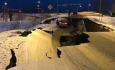 Forte terremoto in Alaska: voragini per strada