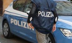 Va all'esame della  patente guidando l'auto