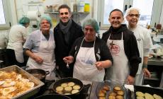 I regali giunti in Municipio donati a loro volta alla mensa di Padre Lino