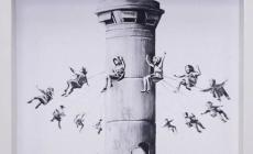 Tenta il furto di un'opera di Banksy al MuDec di Milano, bloccato