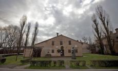 Davanti alla casa di Verdi due giovani se le danno di santa ragione